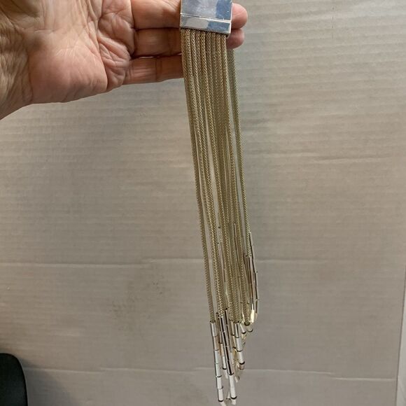 Beautiful silvertone necklace with magnetic closure - Picture 6 of 6